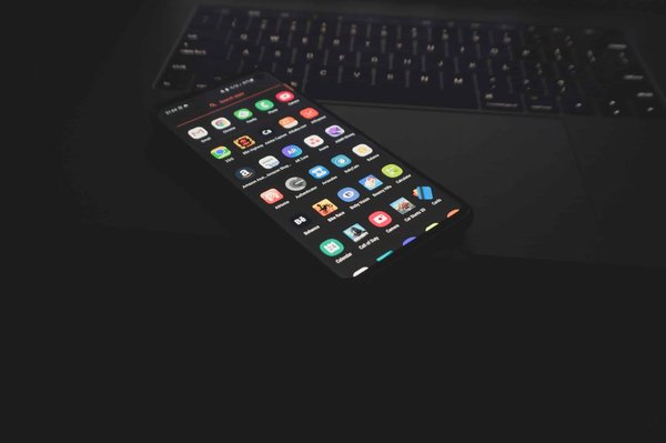 Comment créer une application mobile sans expérience en programmation ?